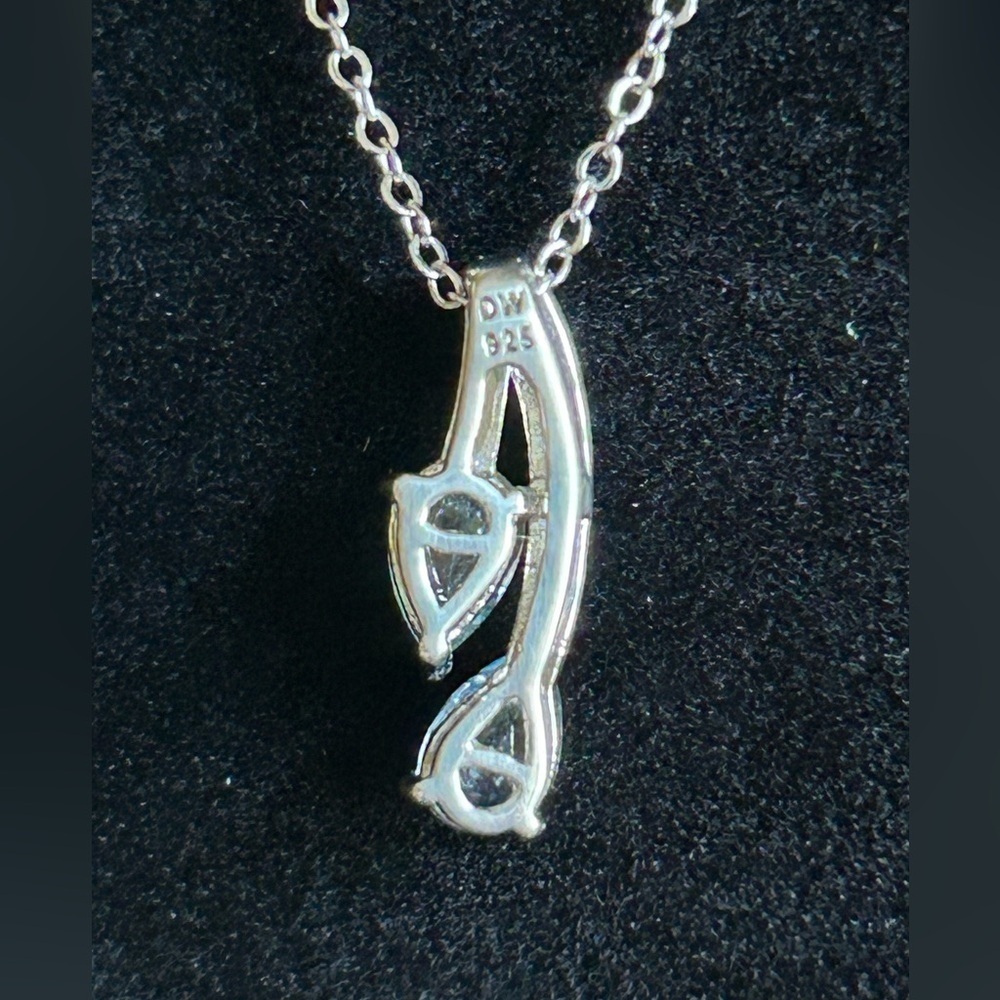 Blue Topaz and Sterling Silver Pendant and Chain - Picture 4 of 9